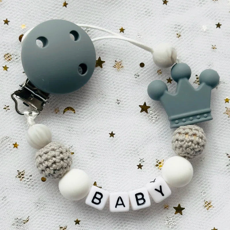 👑 Personalized Crown Pacifier Clip with Name — Silicone & Beechwood Beads, Baby Soother Holder