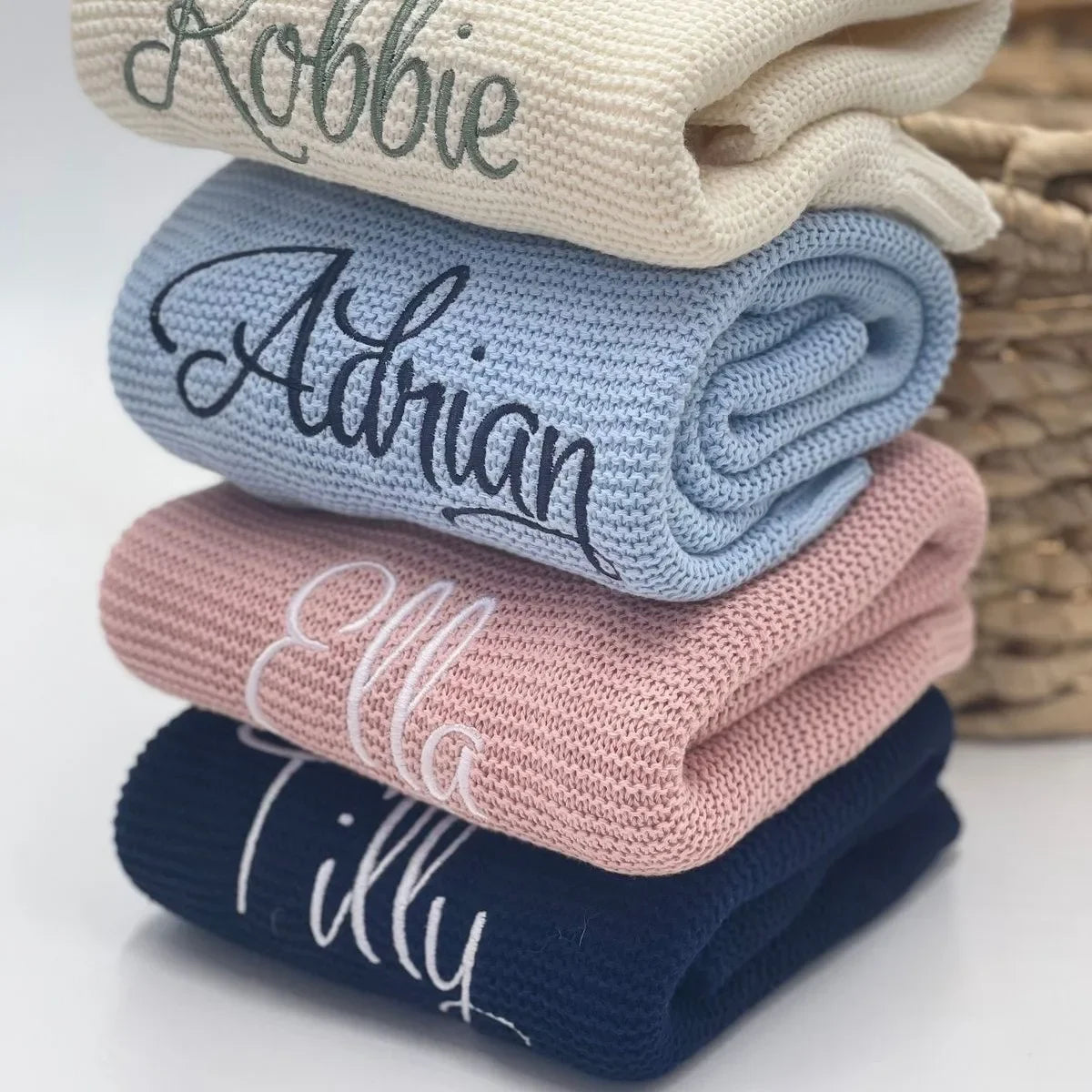 Personalized baby blanket with embroidered name, knitted baby blanket, newborn gift, new mom gift, baby girl or boy newborn gift.